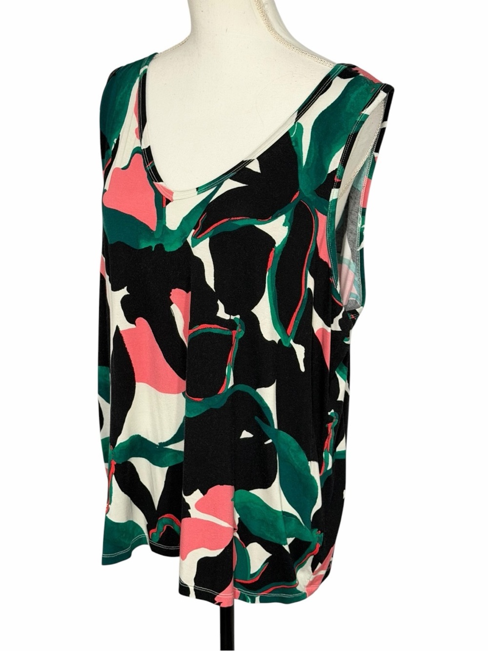 Nine West sz XXL V-Neck Tank Top Bundle:one print, one white EUC